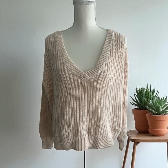 VS PINk Cream Cable Knit V Neck Sweater Size Small - Picture 1 of 6